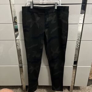 Jaxx Women's Camouflage Print Leggings Size L. Waist:30in